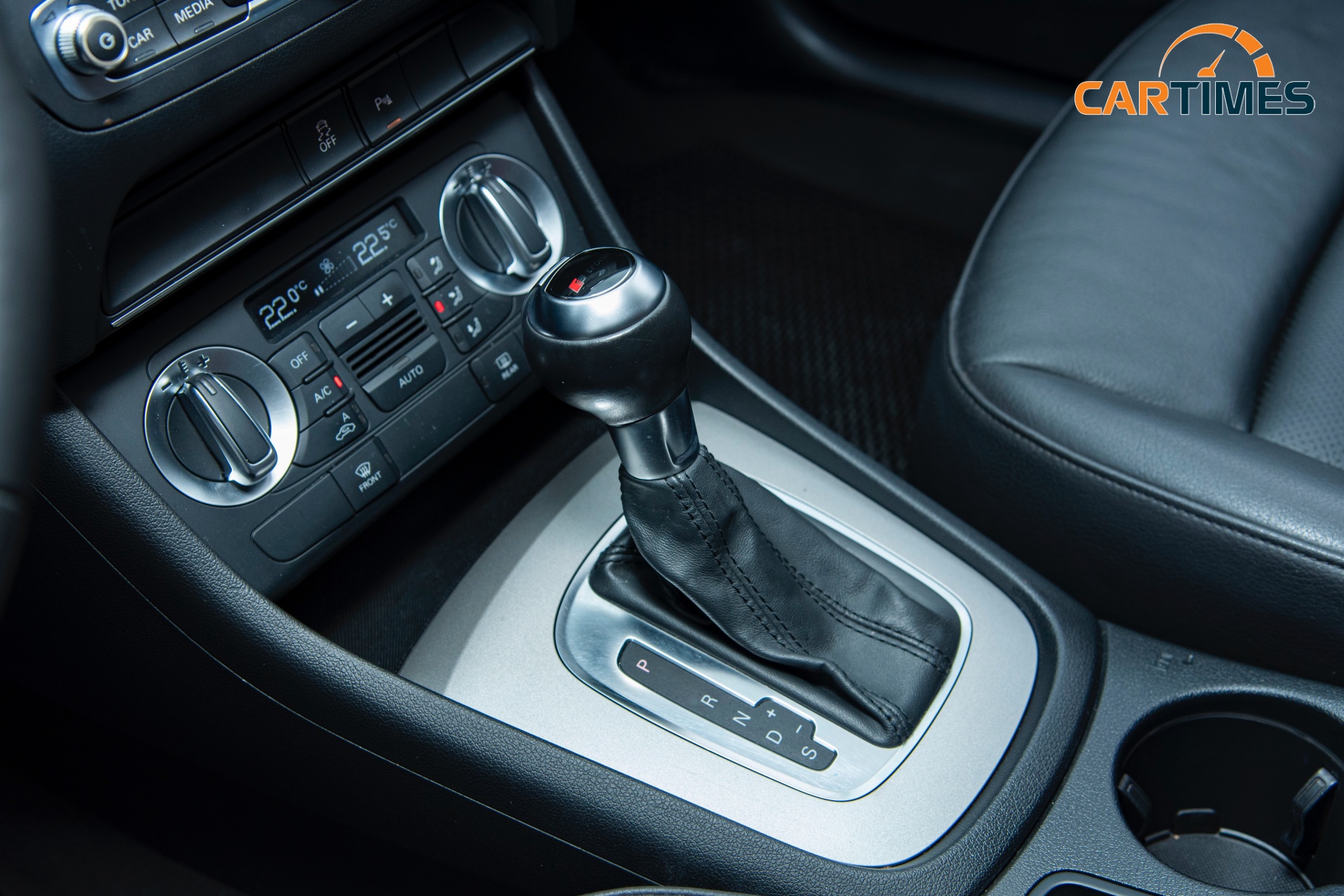 Cần số xe Audi Q3 2015