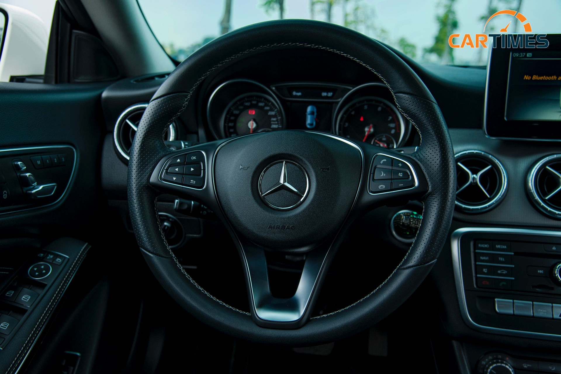 Vô lăng xe Mercedes-Benz CLA 200 2017