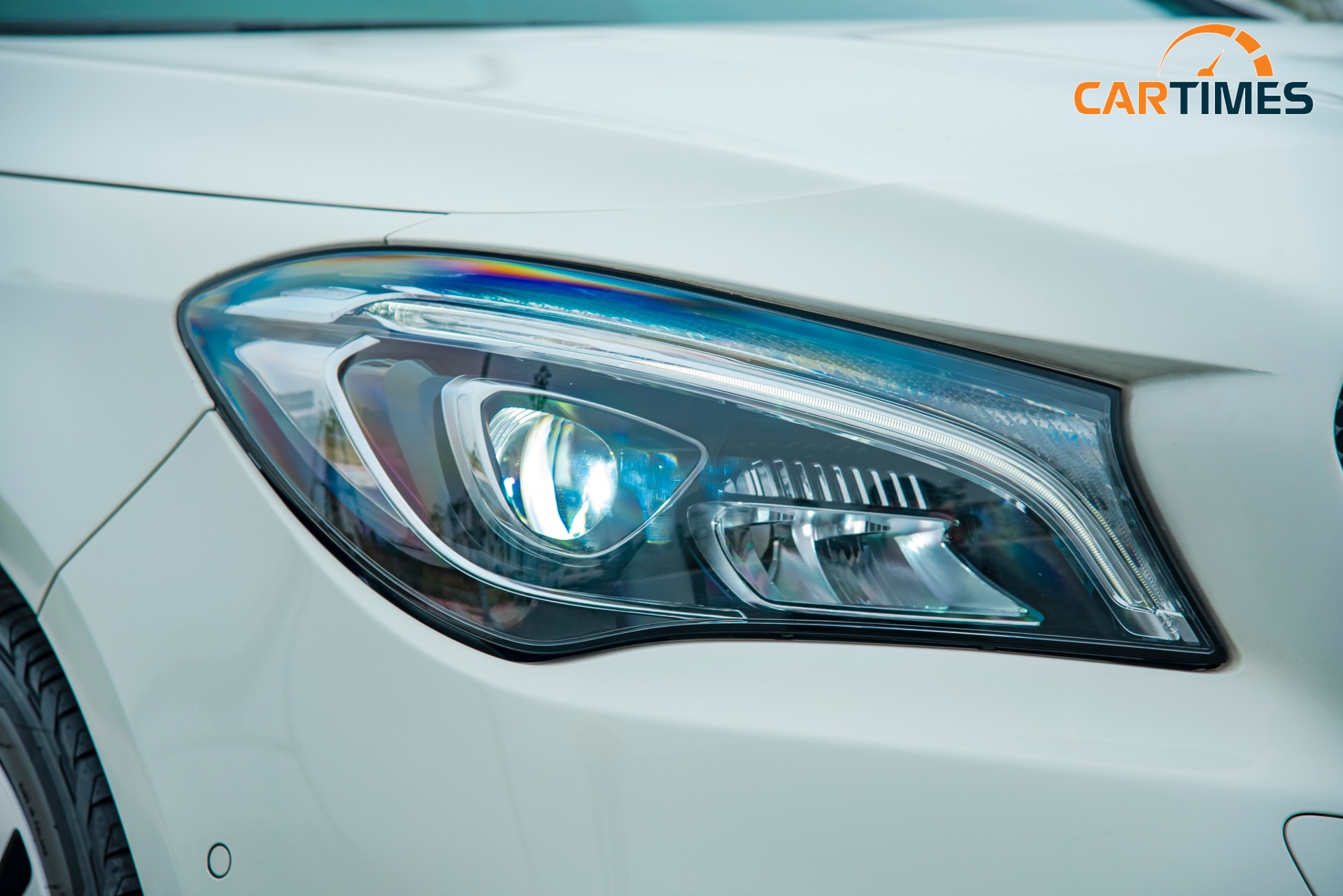 Đèn pha Mercedes-Benz CLA 200 2017
