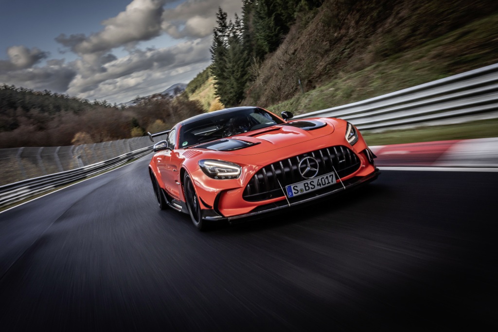 Mercedes-AMG GT Black Series đã lập kỷ lục thời gian hoàn thành một vòng đường đua Nurburgring Nordschleife dành cho xe thương mại