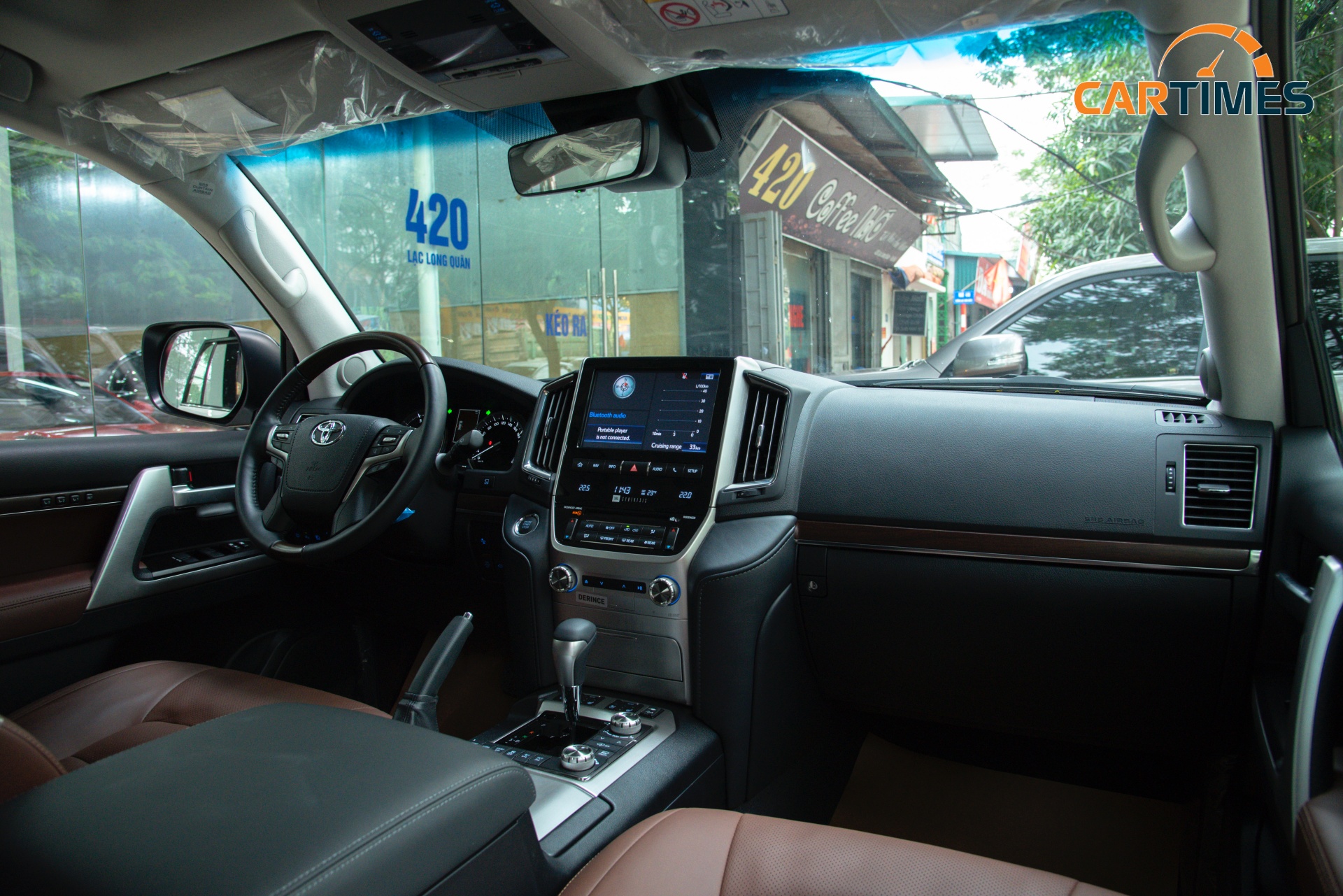 Hàng ghế trước của xe Toyota Land Cruiser VXS Executive Lounge 2021