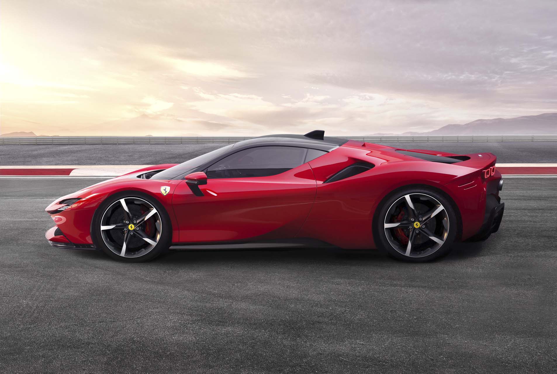 Ferrari SF90 Stradale là mẫu xe hybrid 