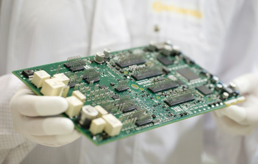 Sản xuất ô tô trong thời gian tới có thể đình trệ do thiếu chip điện tử