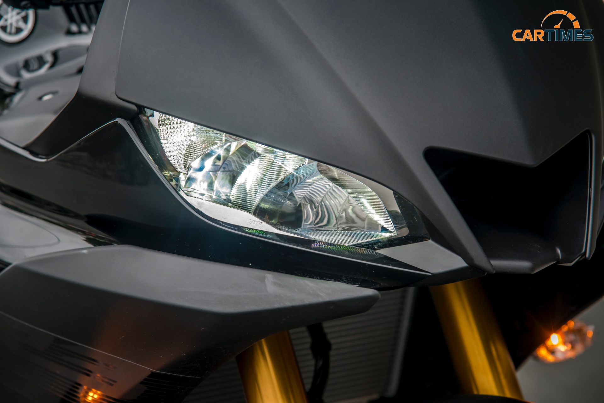 Đèn pha xe Yamaha R3 2020