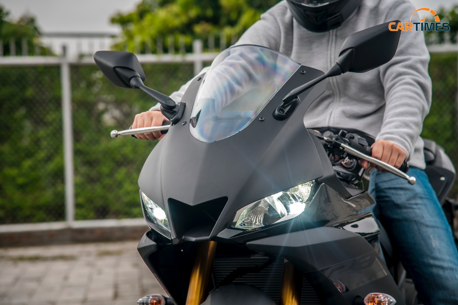 Thiết kế đầu xe Yamaha R3 2020
