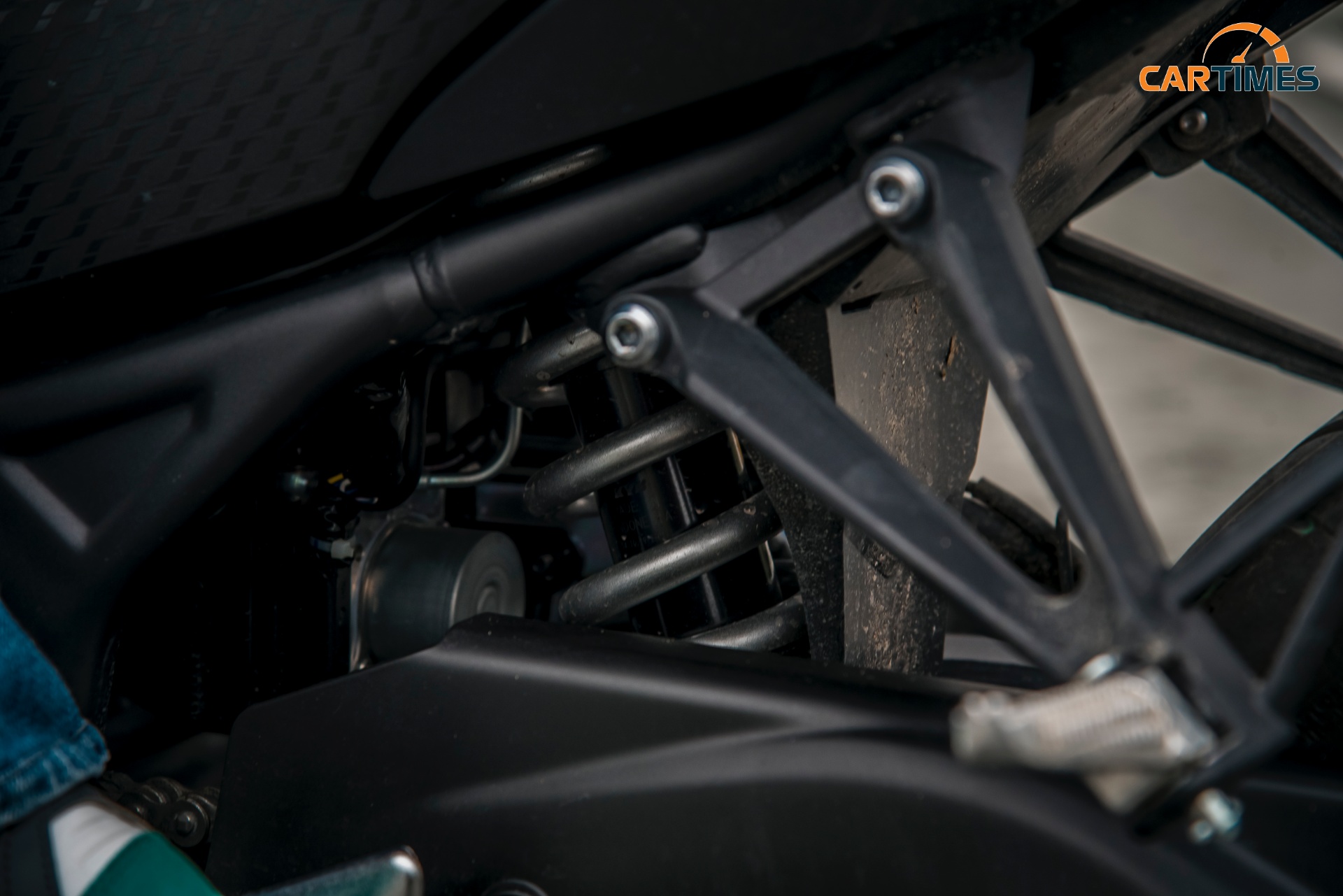 Giảm xóc phía sau xe Yamaha R3 2020