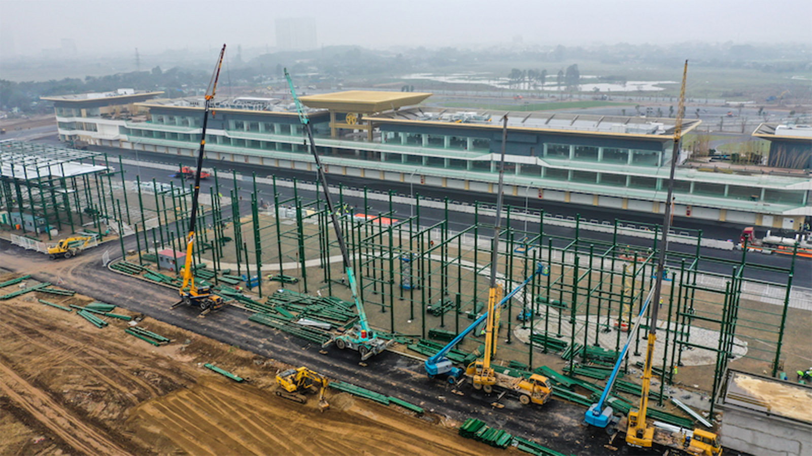 Trên công trường F1
