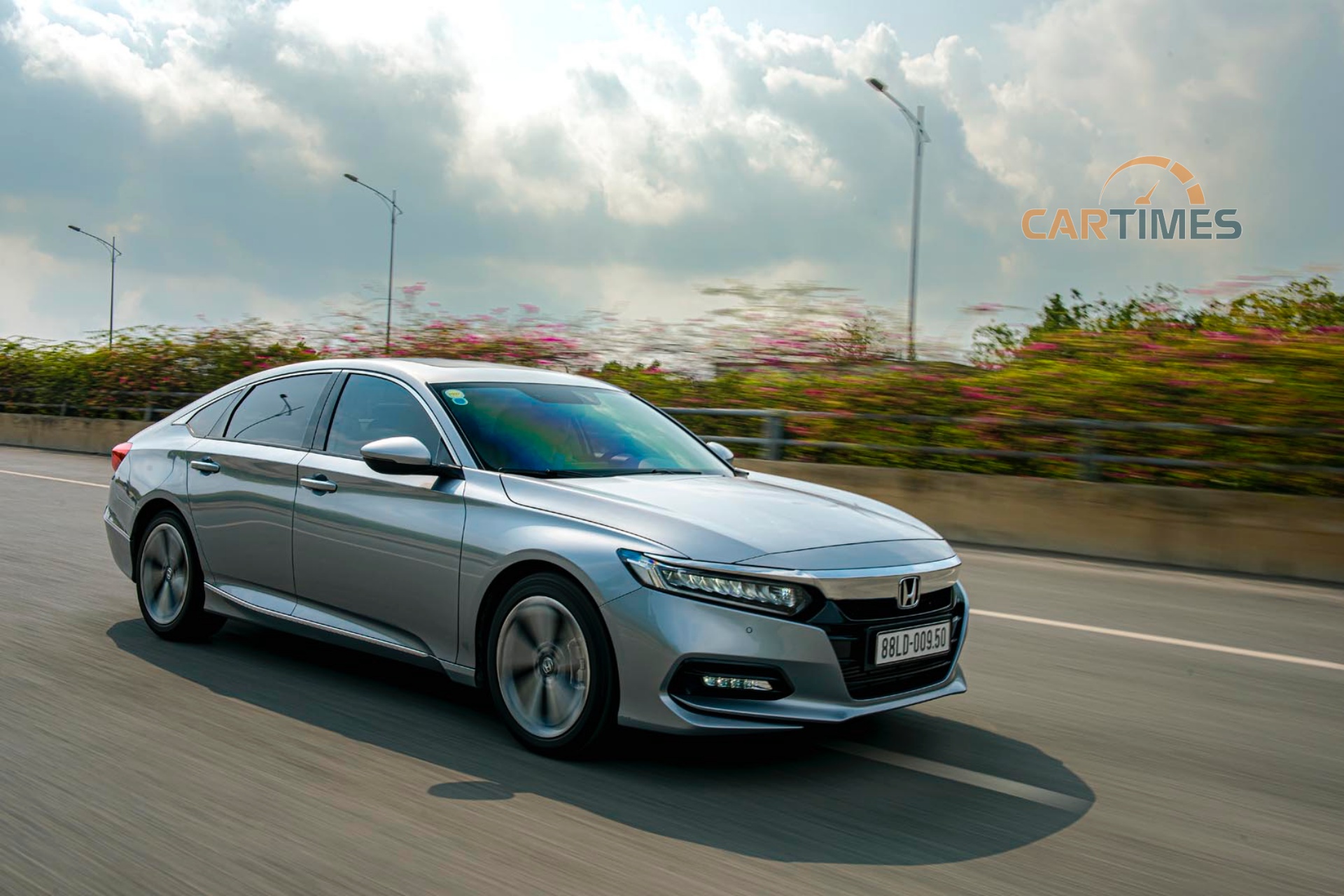 Honda Accord 2020 cho cảm giác vận hành khá mượt và êm ái