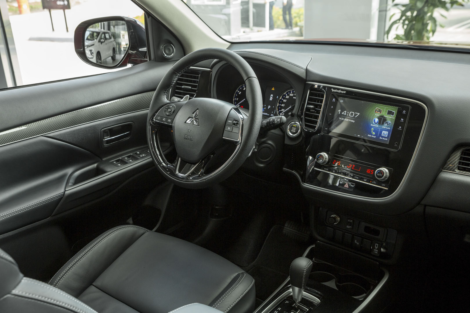 Nội thất xe Mitsubishi Outlander