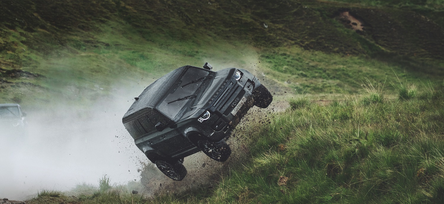 Land Rover Defender mới trong các cảnh rượt đuổi kịch tính của No Time To Die
