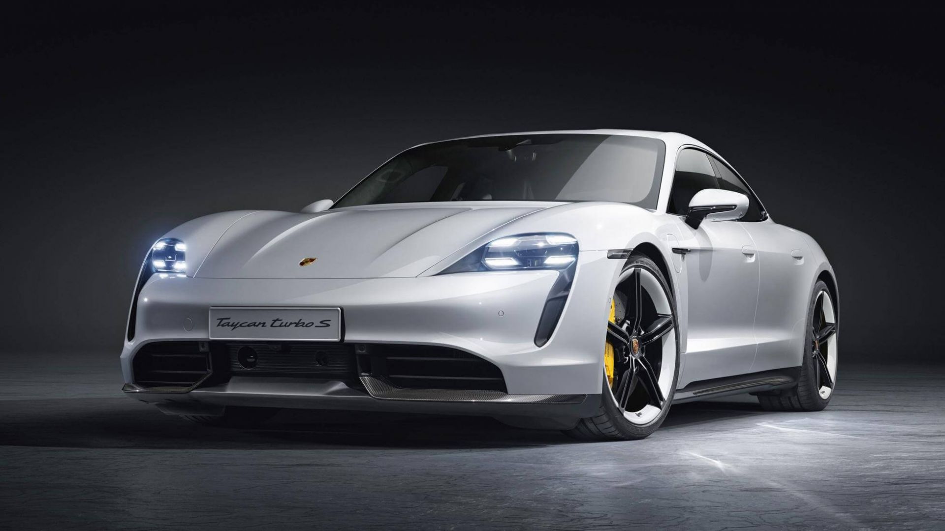 Porsche Taycan là mẫu xe điện thể thao đầu tiên của hãng xe Đức