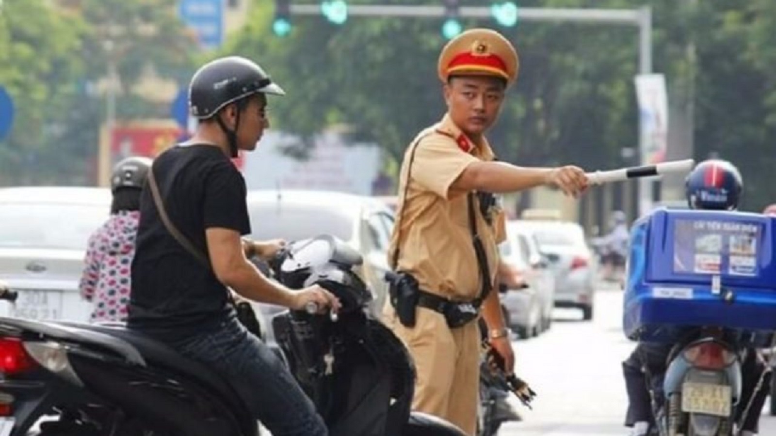 Vượt đèn đỏ bị phạt bao nhiêu tiền năm 2020?