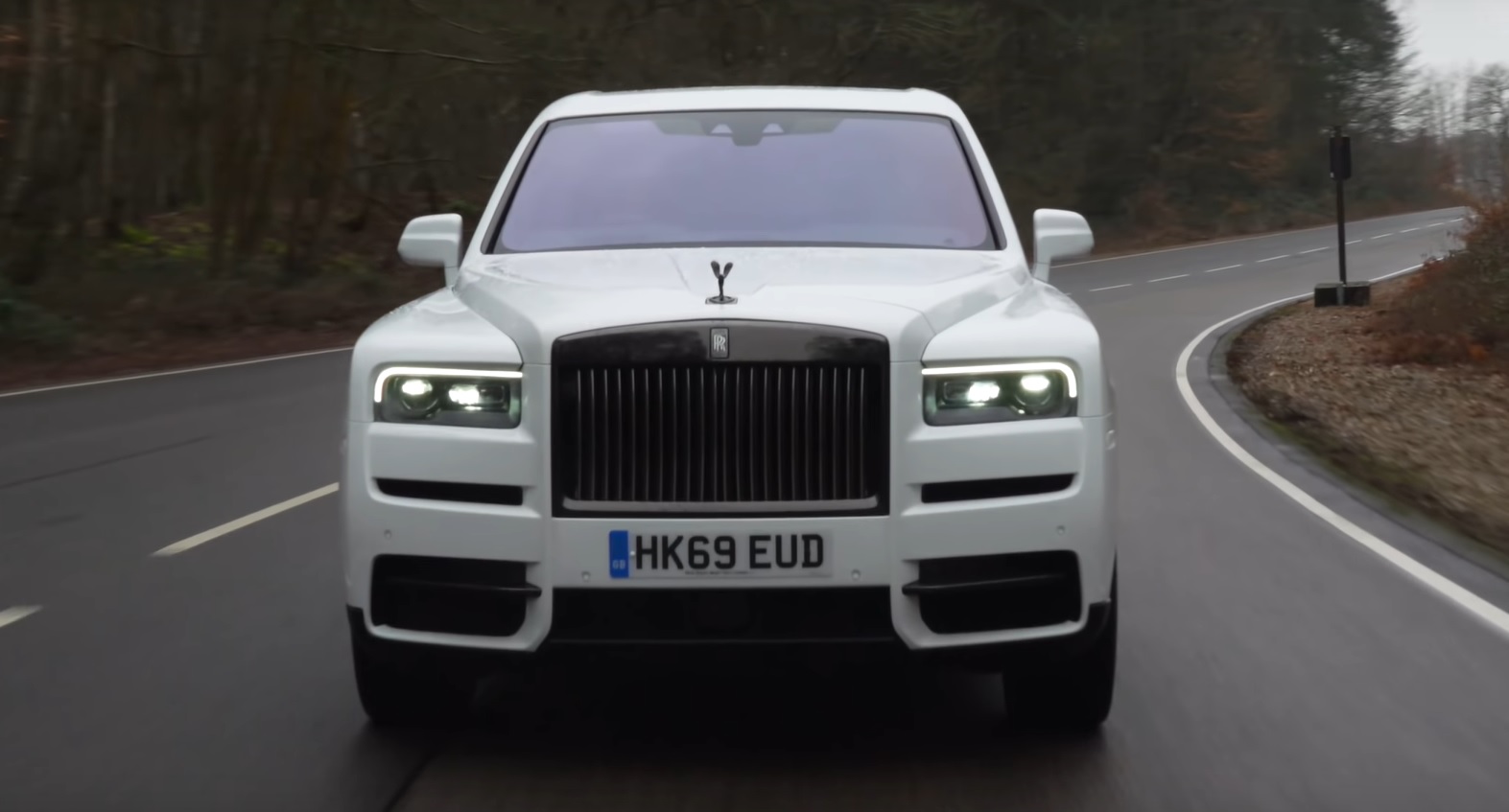Rolls-Royce Cullinan drift ngoạn mục