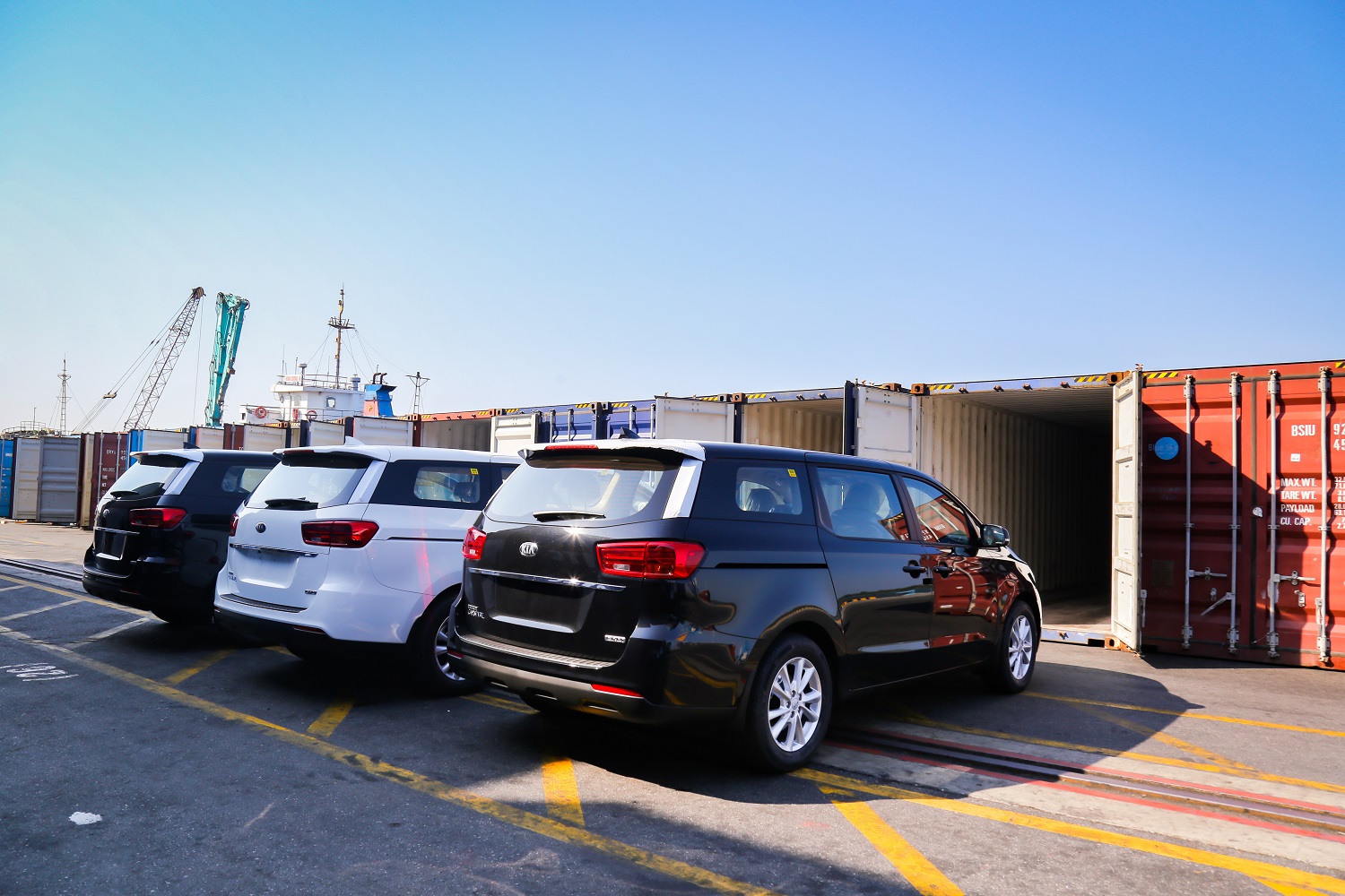Xe du lịch Kia Grand Carnival xuất khẩu có tên Kia Sedona tại thị trường Việt Nam