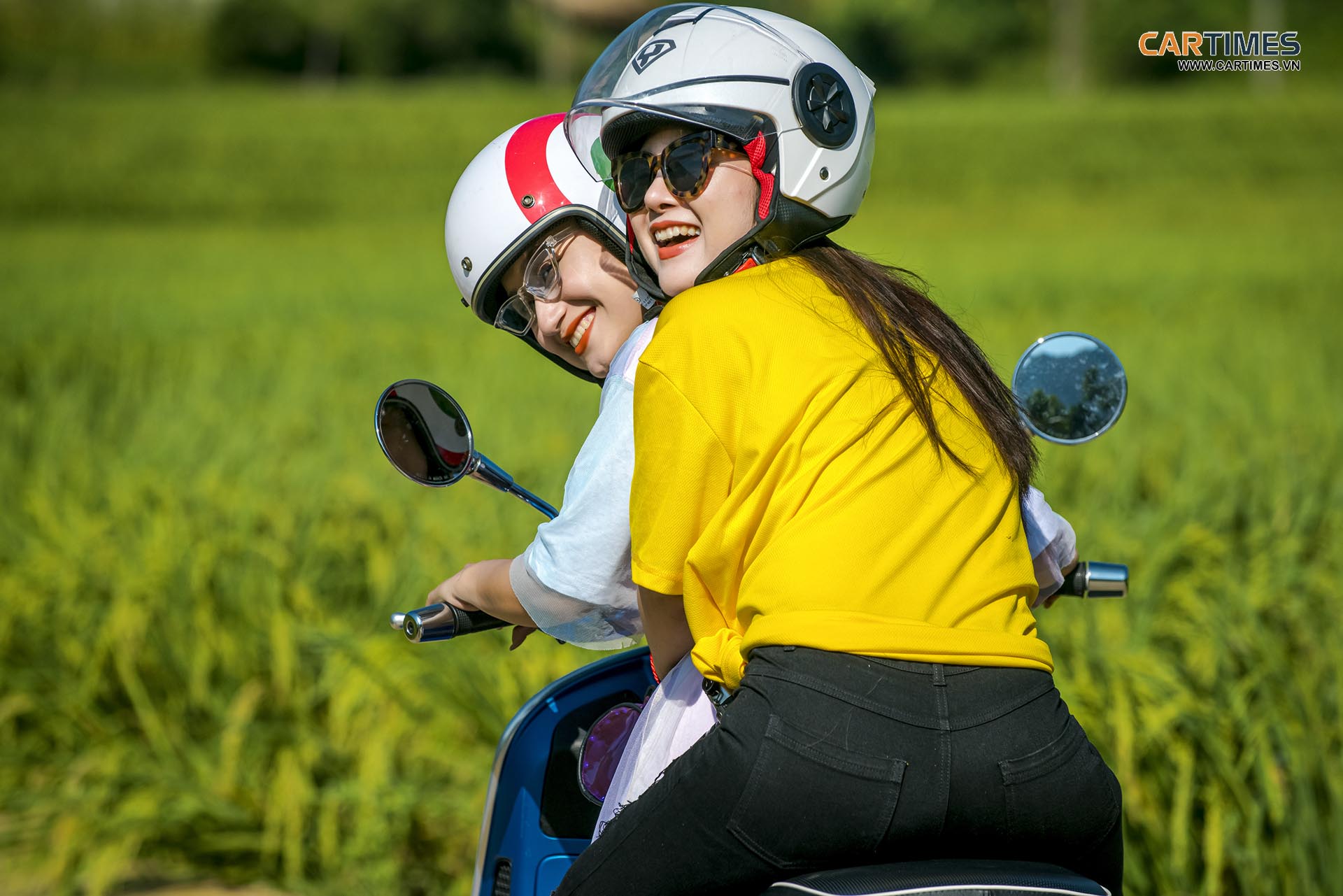 Chuyến đi của những người trẻ cùng chiếc Piaggio Vespa