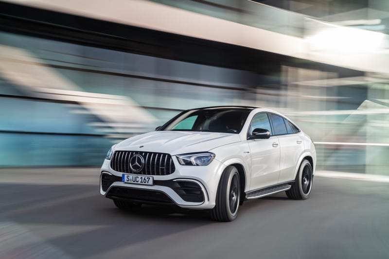 GLE 63 S Coupe trang bị công nghệ hybrid EQ Boost có công suất hỗ trợ 21 mã lực và mô-men xoắn 250 Nm khi cần tăng tốc.