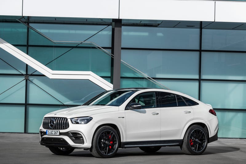 GLE 63 S có sức mạnh còn lớn hơn cả chiếc xe thể thao hàng đầu của Mercedes-AMG, AMG GT R, với 577 mã lực và mô-men xoắn 700 Nm.