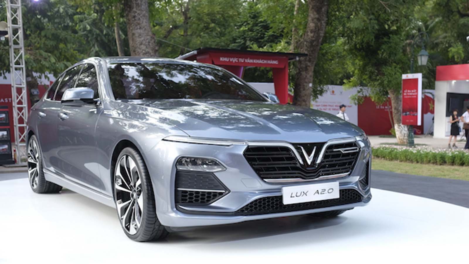 Giá lăn bánh VinFast LUX A2.0 2020 sau khi tăng giá