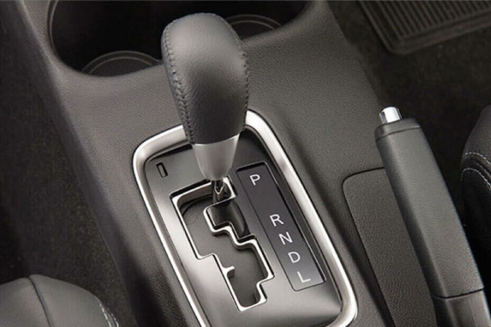 kinh nghiệm lái xe xuống dốc hầm để xe