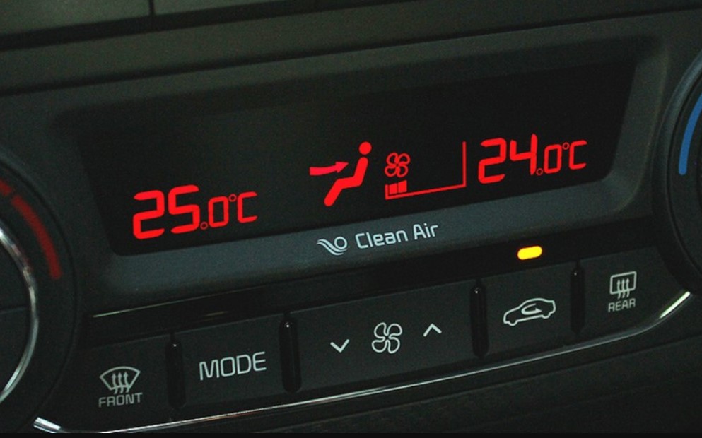 Di chuyển bằng taxi, ô tô có nguy cơ lây nhiễm virus corona như thế nào?