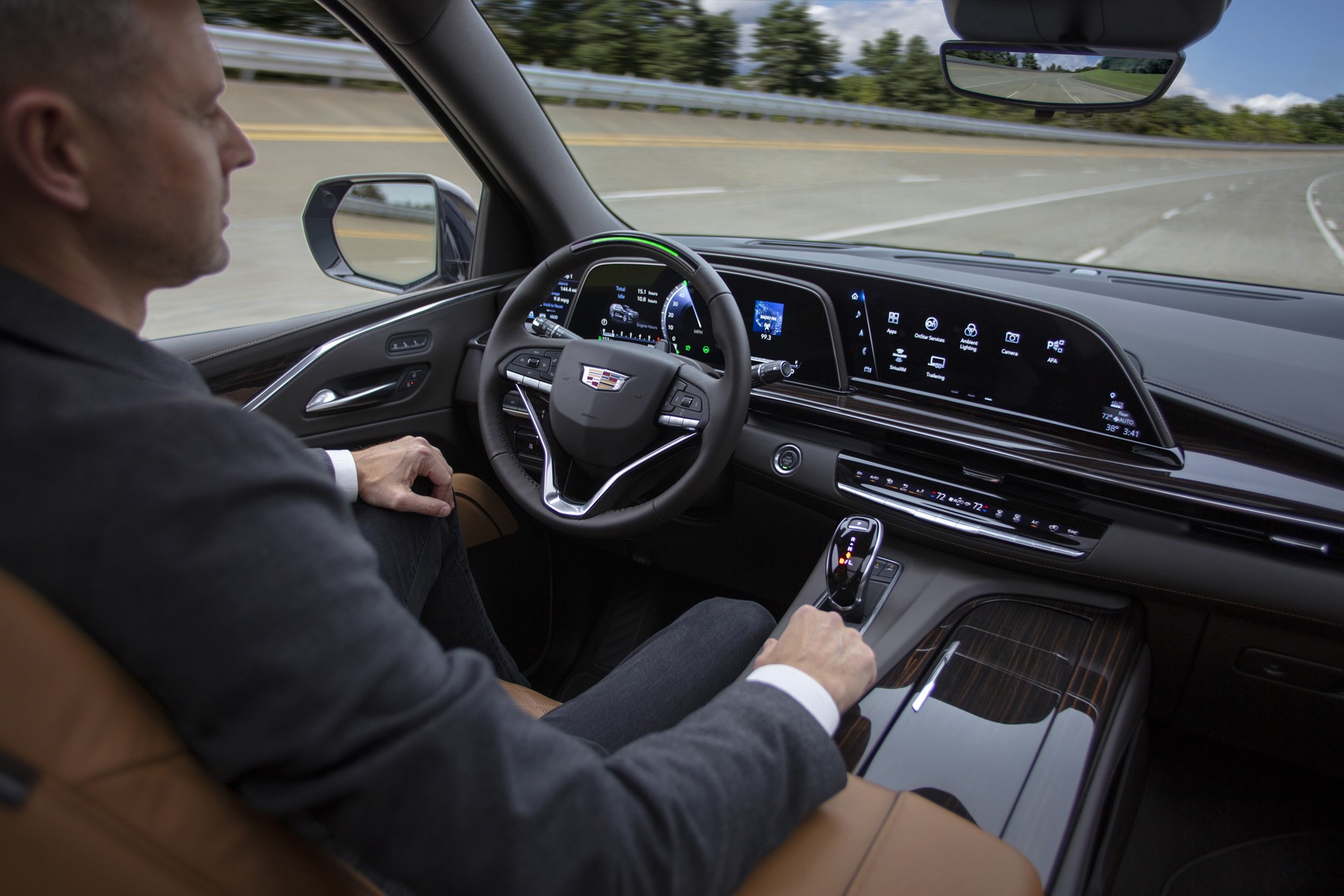 Cadillac Escalade 2021 trang bị hệ thống lái xe bán tự động