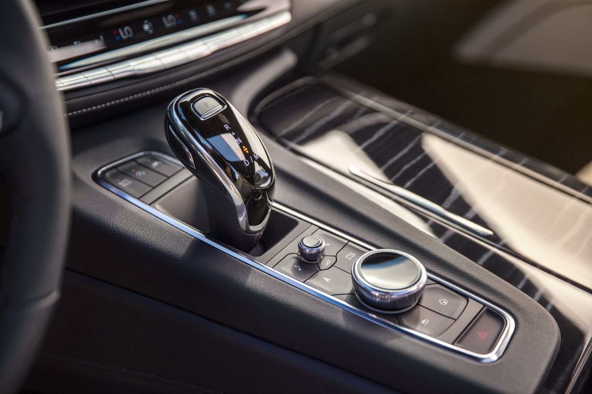 Cần số xe Cadillac Escalade 2021