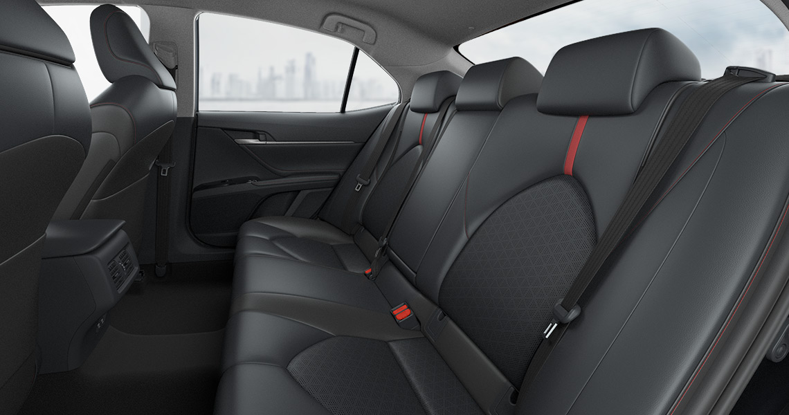 Thiết kế hàng ghế sau của xe Toyota Camry S-Edition