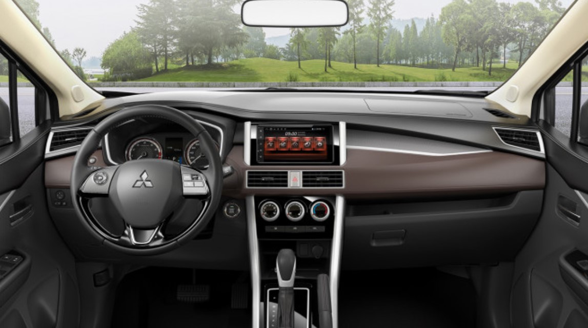 Hàng ghế trước xe Mitsubishi Xpander Cross