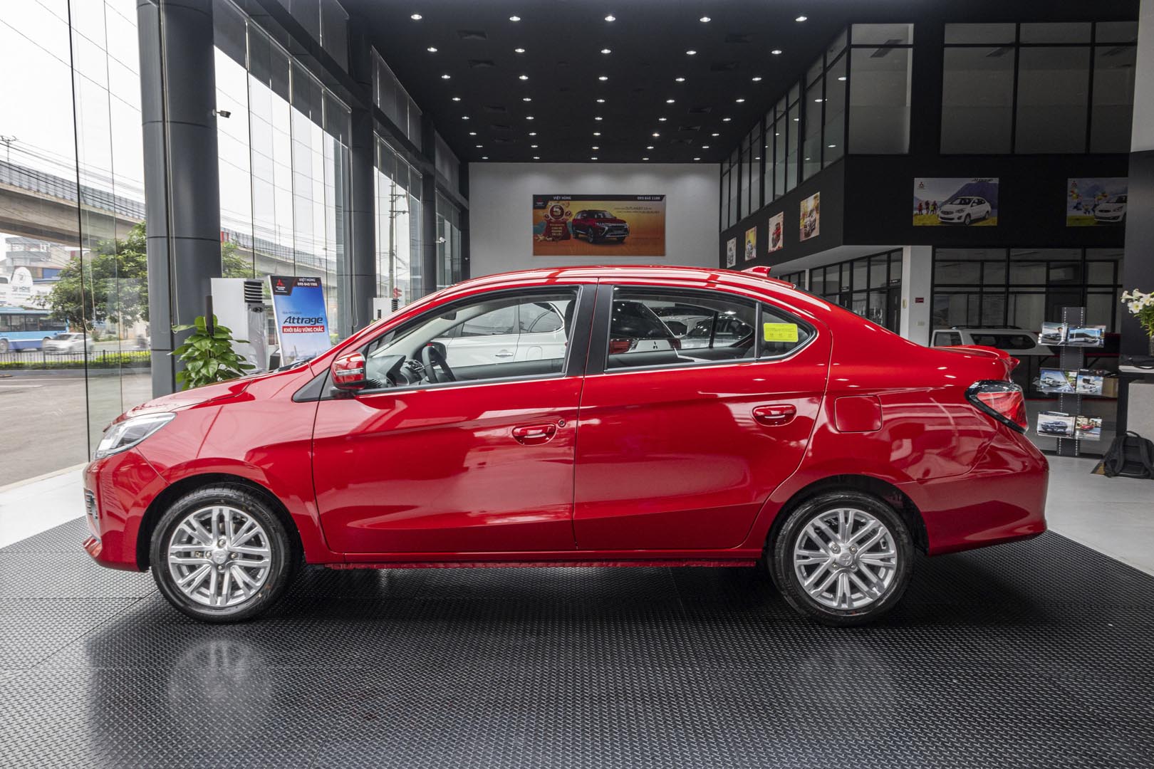 Thiết kế bên hông xe Mitsubishi Attrage 2020