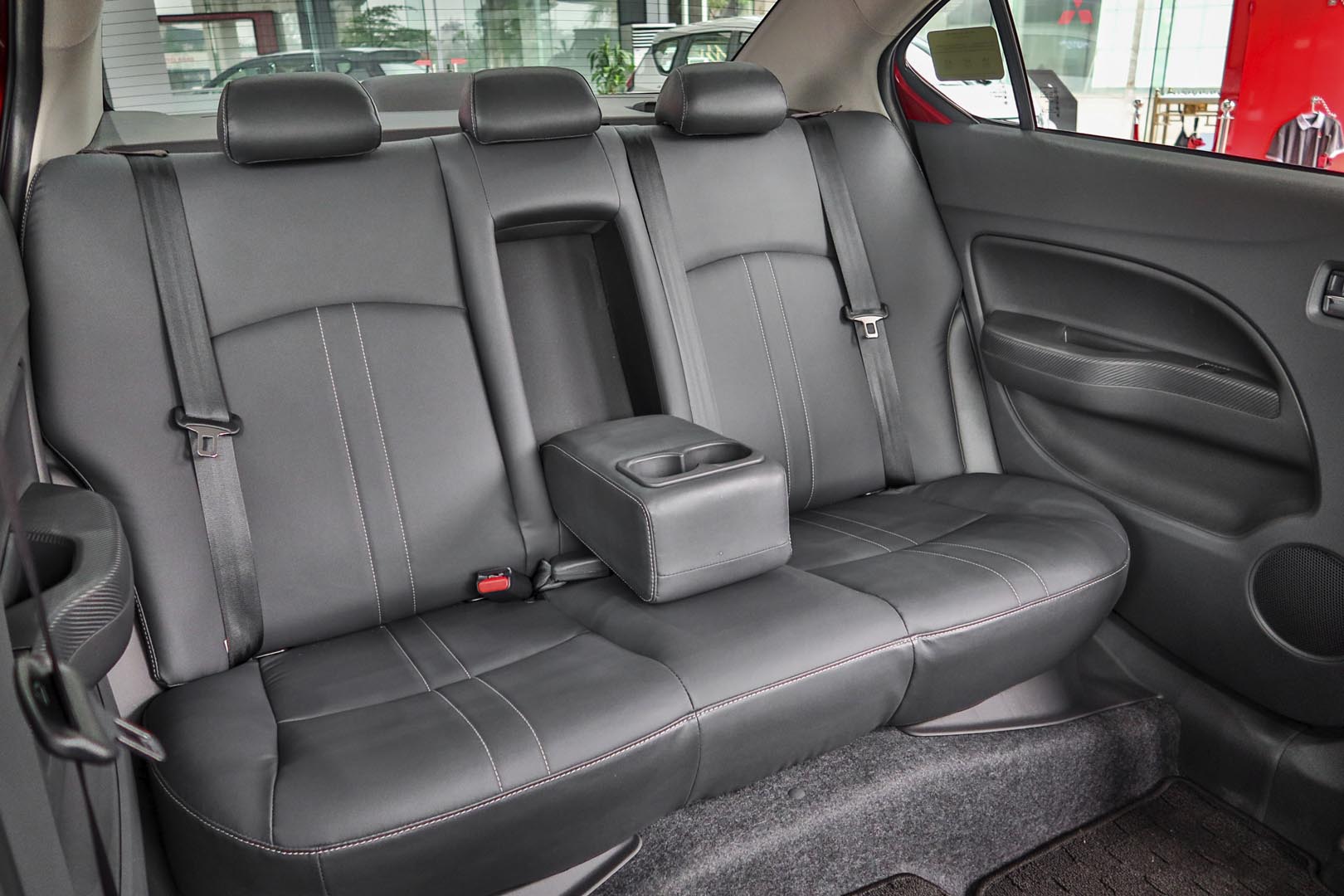 Hàng ghế sau của xe Mitsubishi Attrage 2020