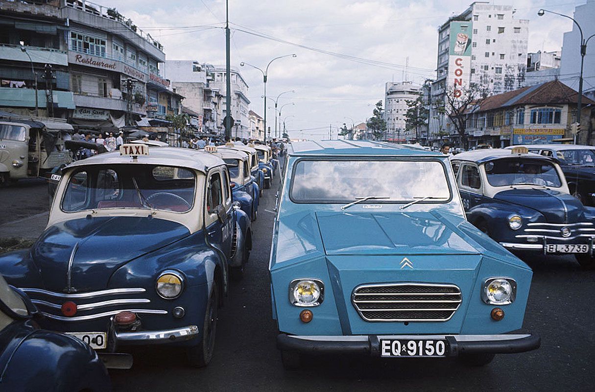 Một chiếc La Dalat trên đường phố Sài Gòn