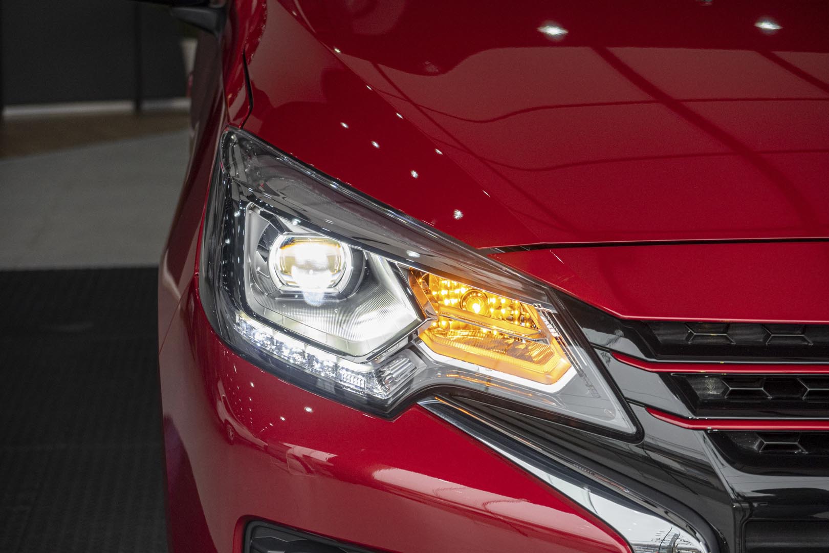 Đèn pha xe Mitsubishi Attrage 2020 dạng LEd
