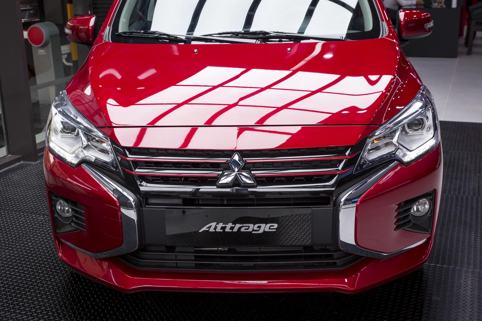 Đầu xe Mitsubishi Attrage 2020 thiết kế kiểu Dynamic Shield