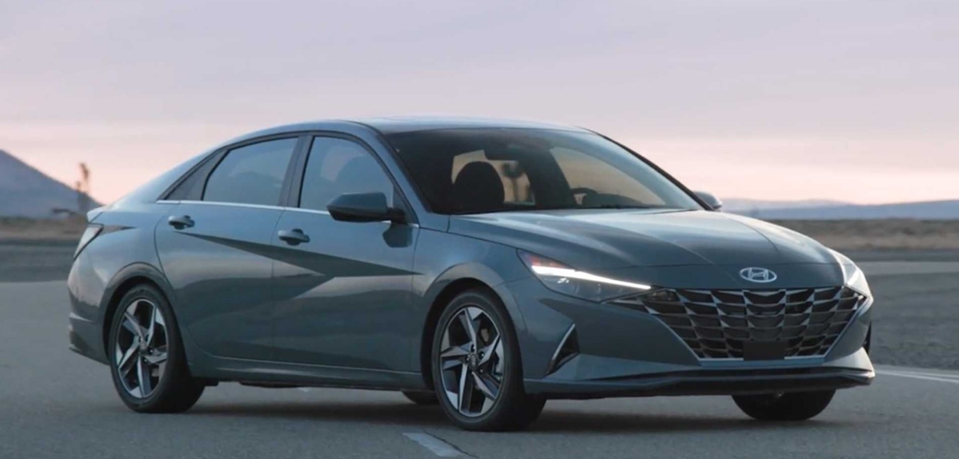 Hyundai Elantra 2021 có bản hybrid đầu tiên, bản N-Line mạnh hơn sẽ ra mắt cùng thế hệ tiếp theo