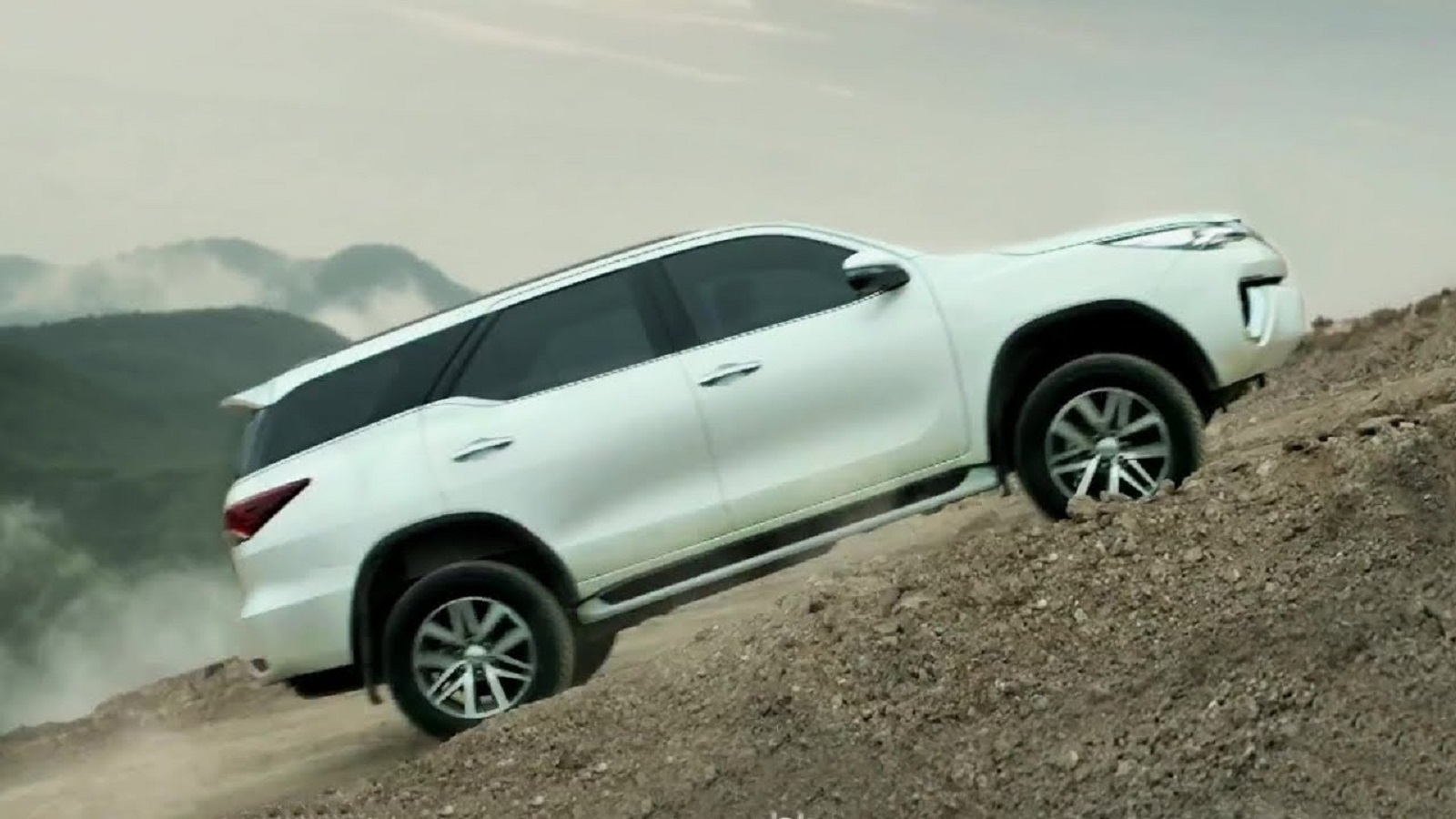 xe khởi hành ngang dốc