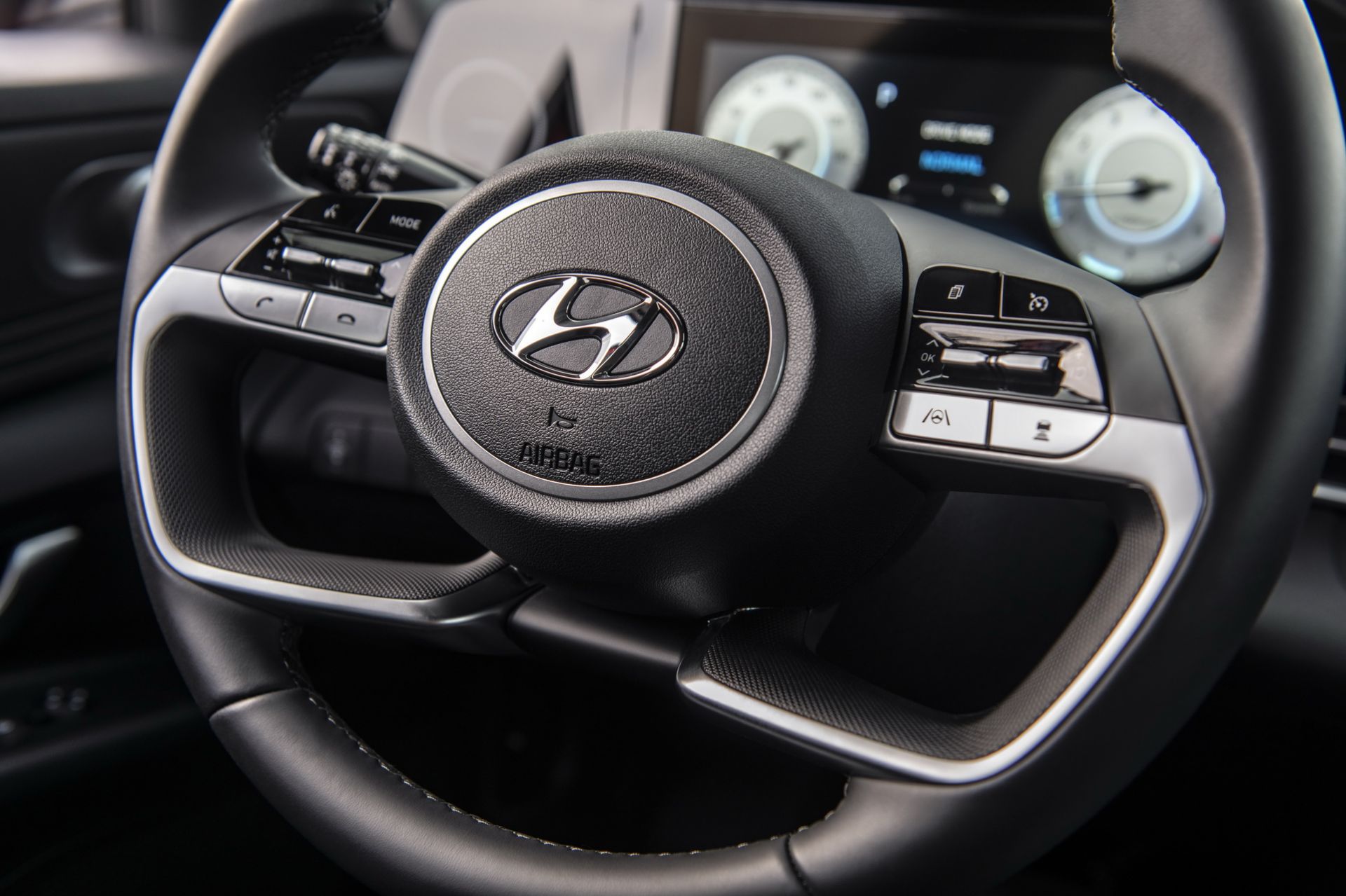 Vô lăng thiết kế mới của xe Hyundai Elantra 2021