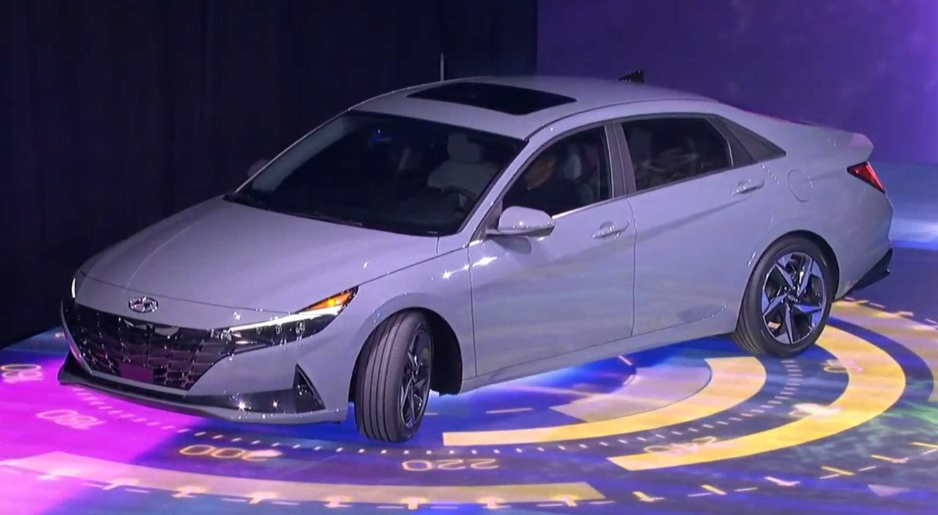 Xuất hiện vòng tròn kỳ lạ trong thiết kế nội thất của Hyundai Elantra 2021 mới