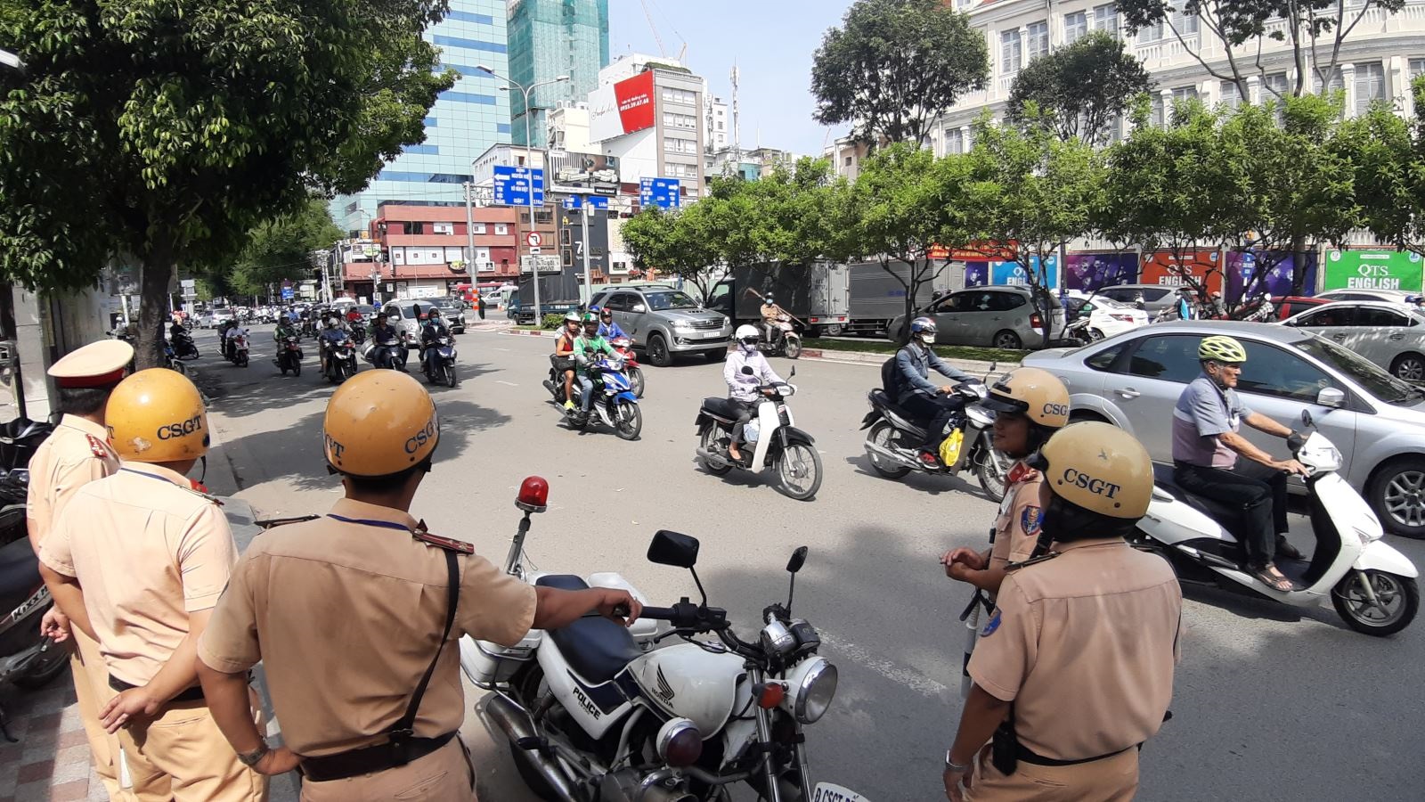 Đối với xe máy dừng đỗ xe sai quy định