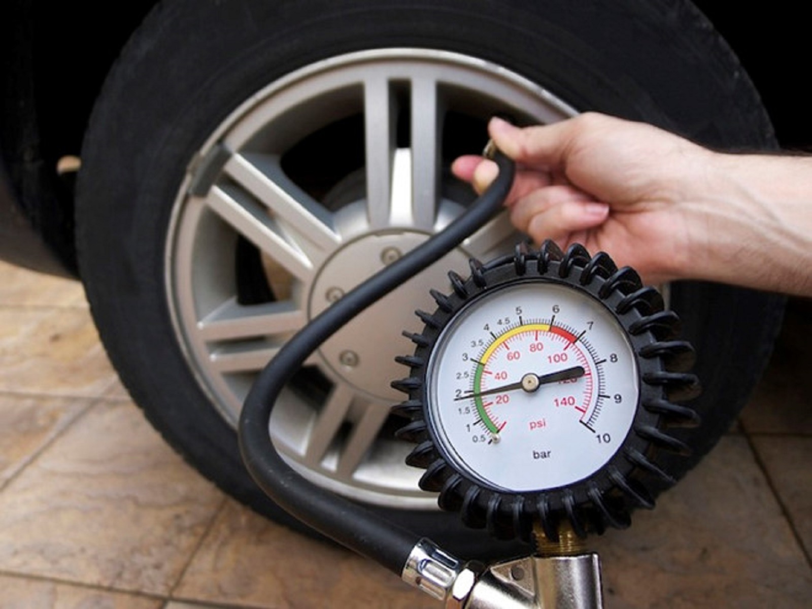 Bơm lốp với áp suất cao