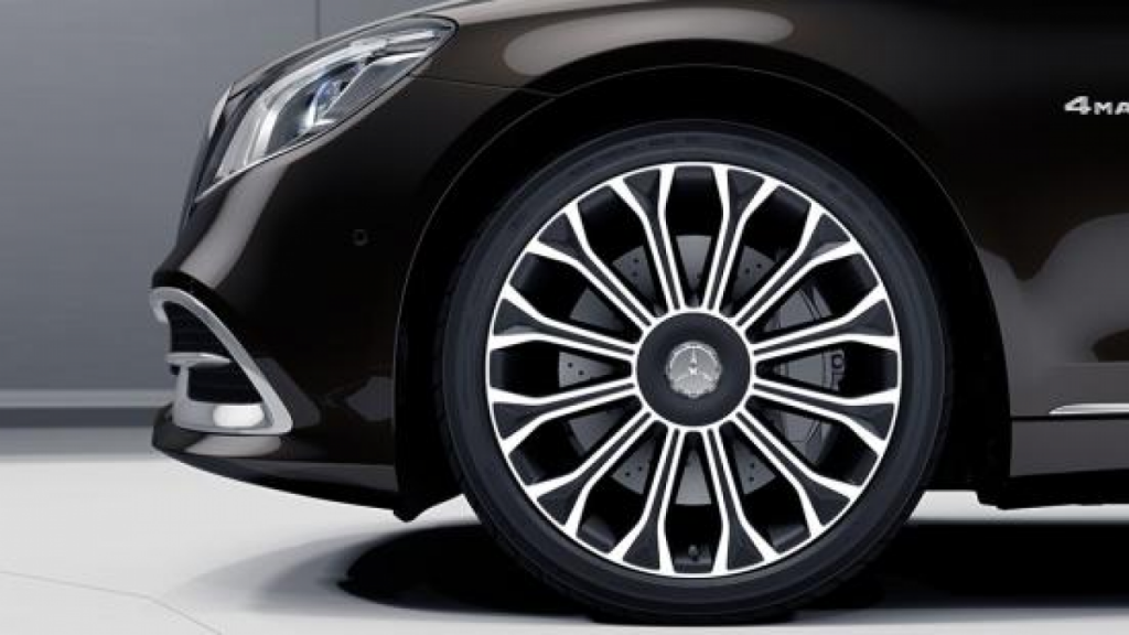 La zăng xe Mercedes-Maybach S450 4MATIC Collector’s Edition