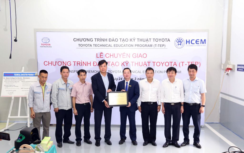 Lễ chuyển giao Chương trình Đào tạo Kĩ thuật Toyota tại trường Cao đẳng Cơ điện Hà Nội - T-TEP