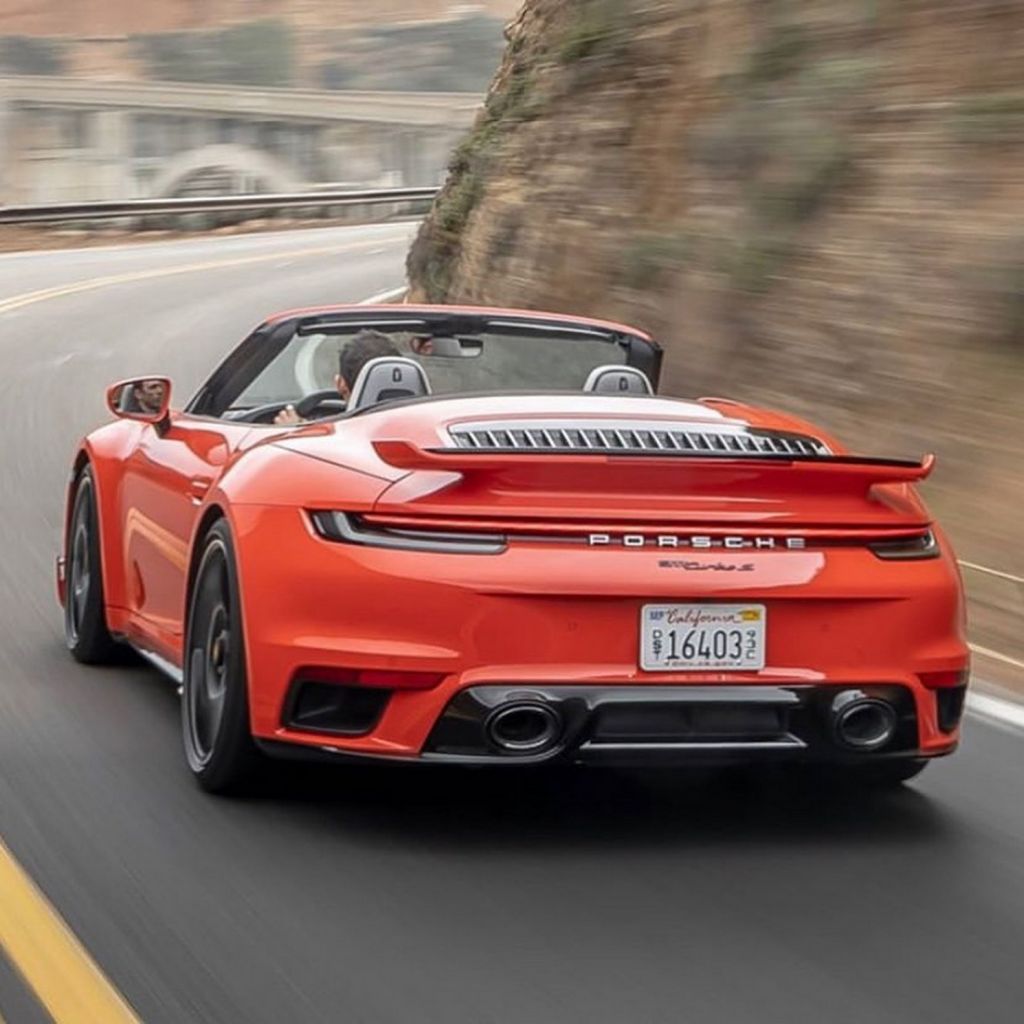 Phía sau Porsche 911 Turbo S phiên bản Cabriolet