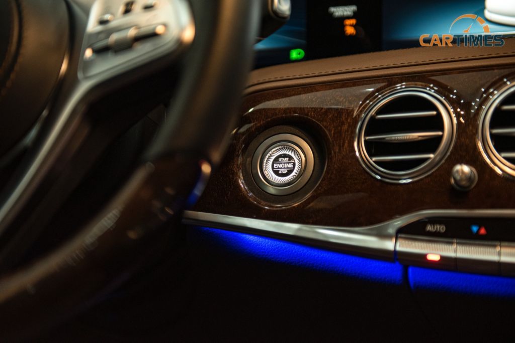 Nút Start/Stop trên xe Mercedes-Benz S 450 L độ Maybach