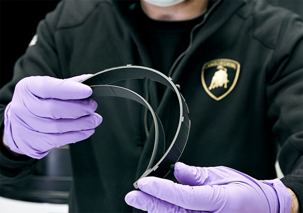 Lamborghini sẽ giảm bớt việc sản xuất ô tô và hỗ trợ cộng đồng bằng việc sản xuất đồ y tế