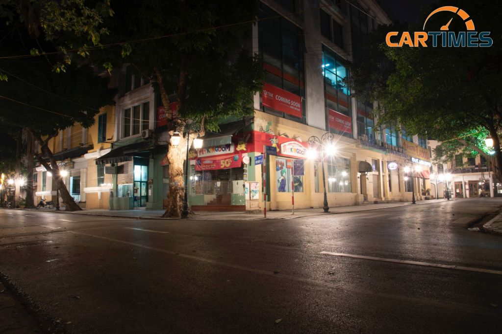 Ngã 3 Đinh Lễ không còn mở cafe, tiệm bán sách trở nên yên tĩnh hơn