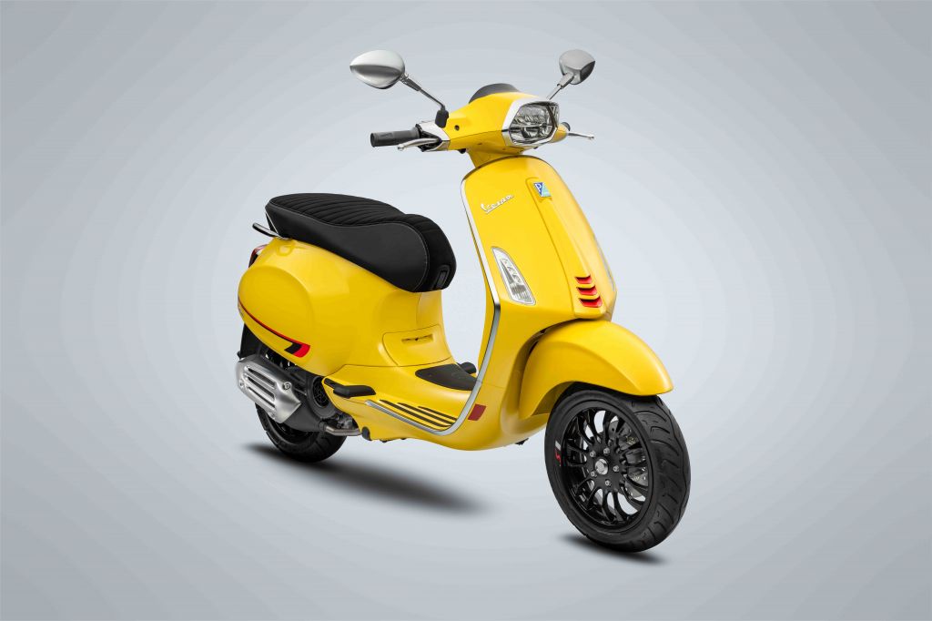 Vespa Sprint S màu vàng mới