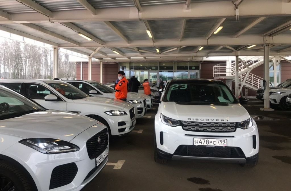 Jaguar và Land Rover tiếp tục chuyển giao xe phục vụ chống dịch Covid-19 