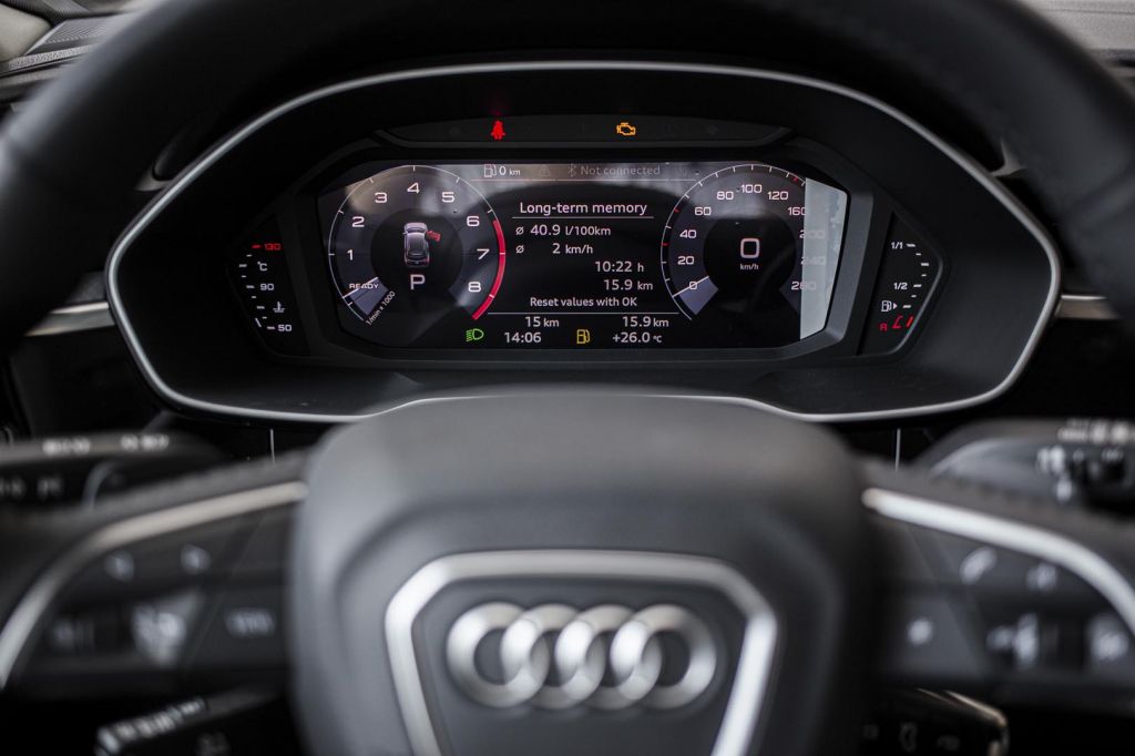 Đồng hồ hiển thị trên Audi Q3