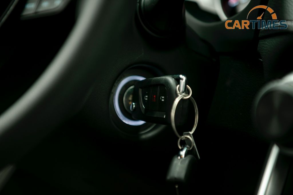 Chìa khoá mở cơ trên xe Toyota RAV4 LE 2020