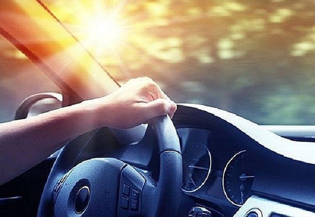 Vô-lăng nóng hầm hập
